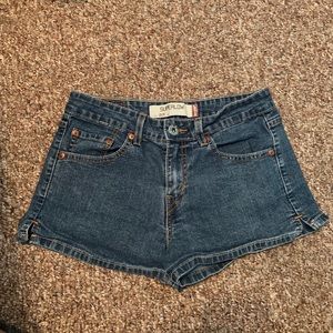 Women’s Levi jean shorts